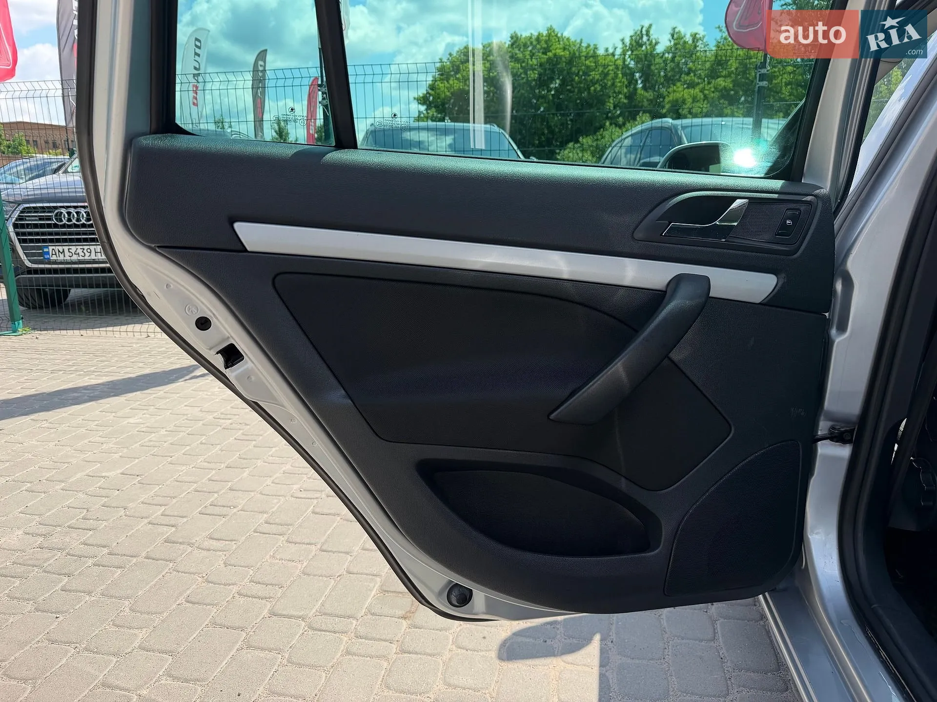 2010 Skoda Octavia - мініатюра 26