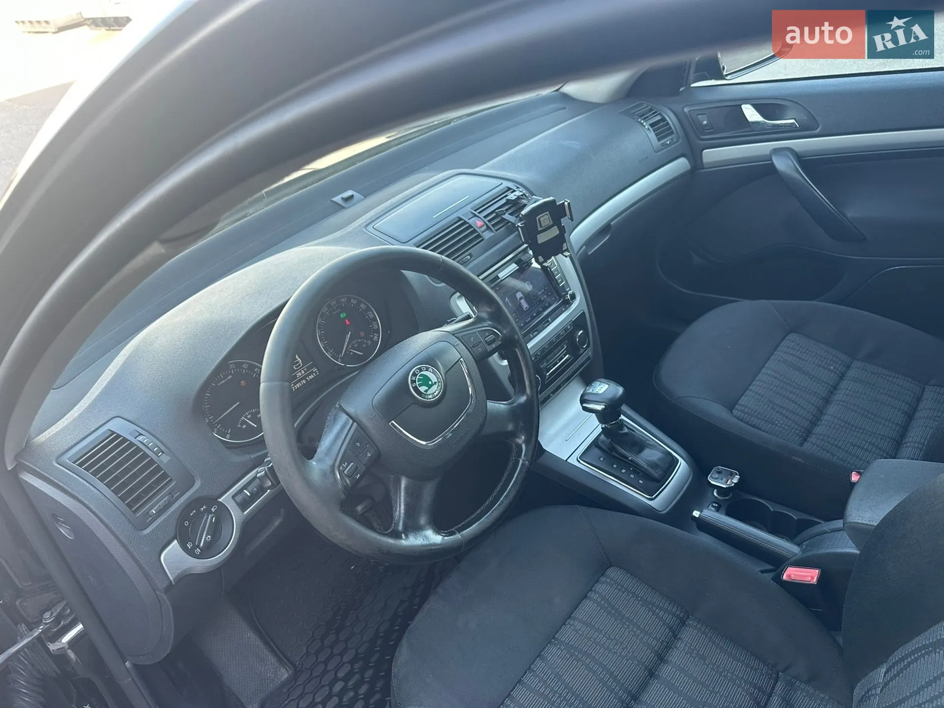 2010 Skoda Octavia - мініатюра 12