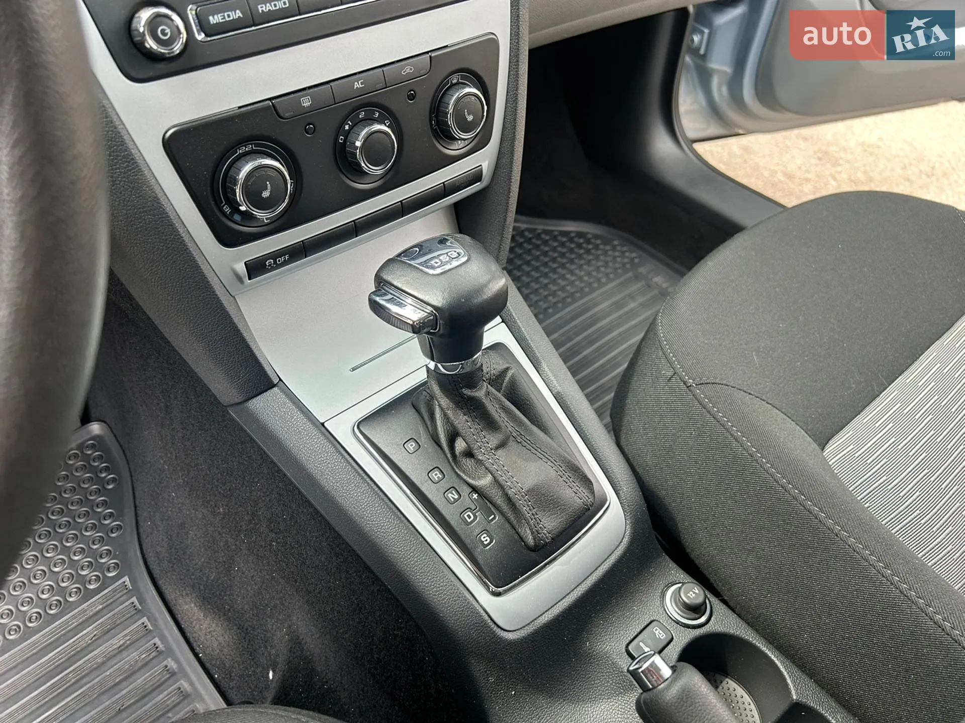 2010 Skoda Octavia - мініатюра 22