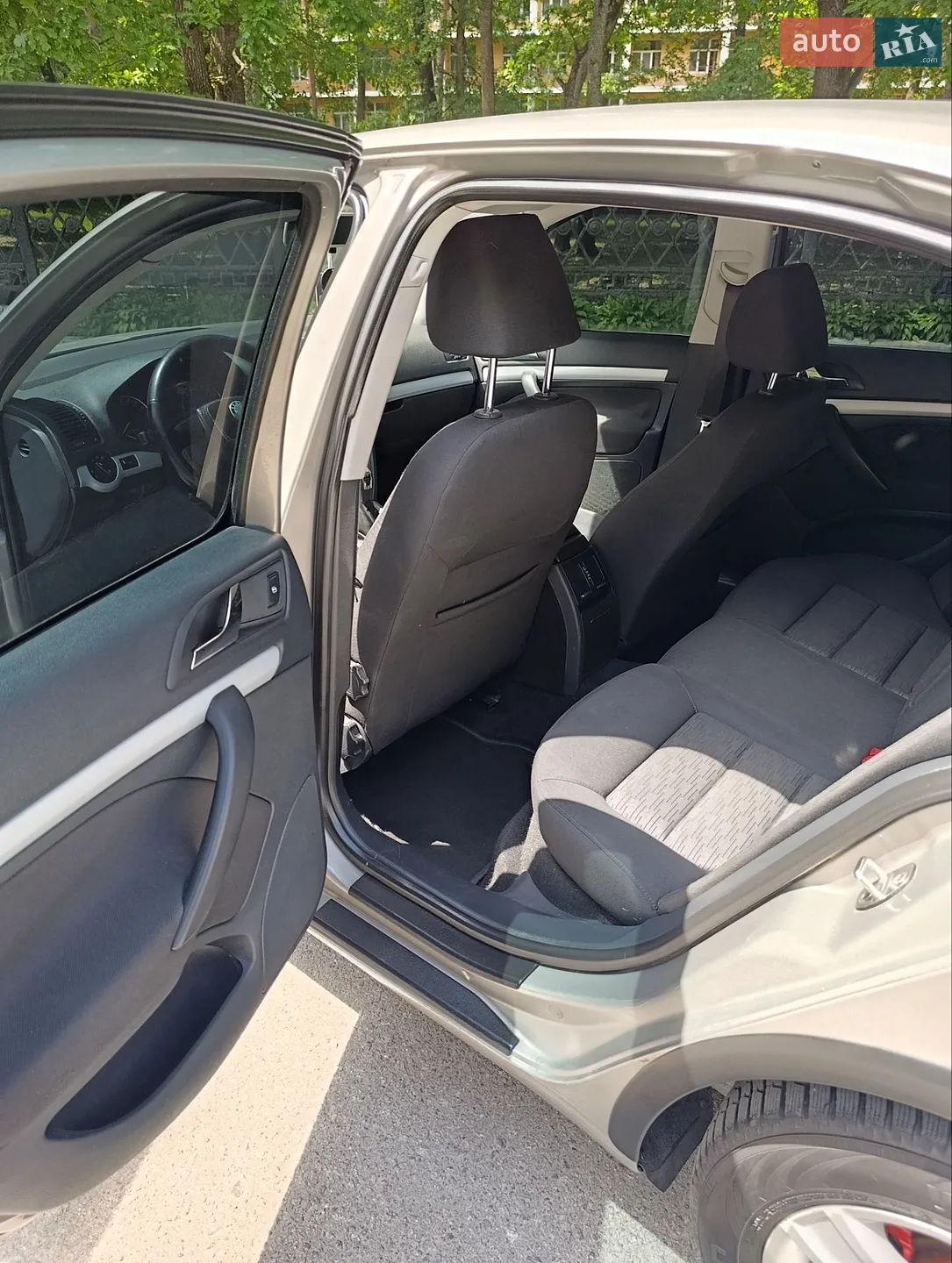 2010 Skoda Octavia - мініатюра 12