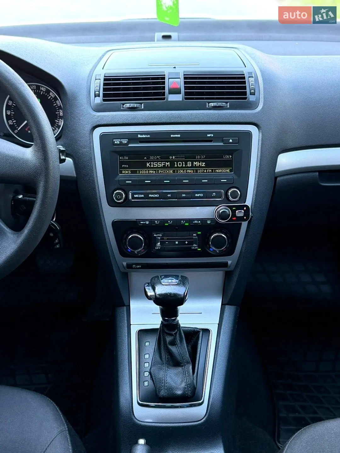 2011 Skoda Octavia - мініатюра 93