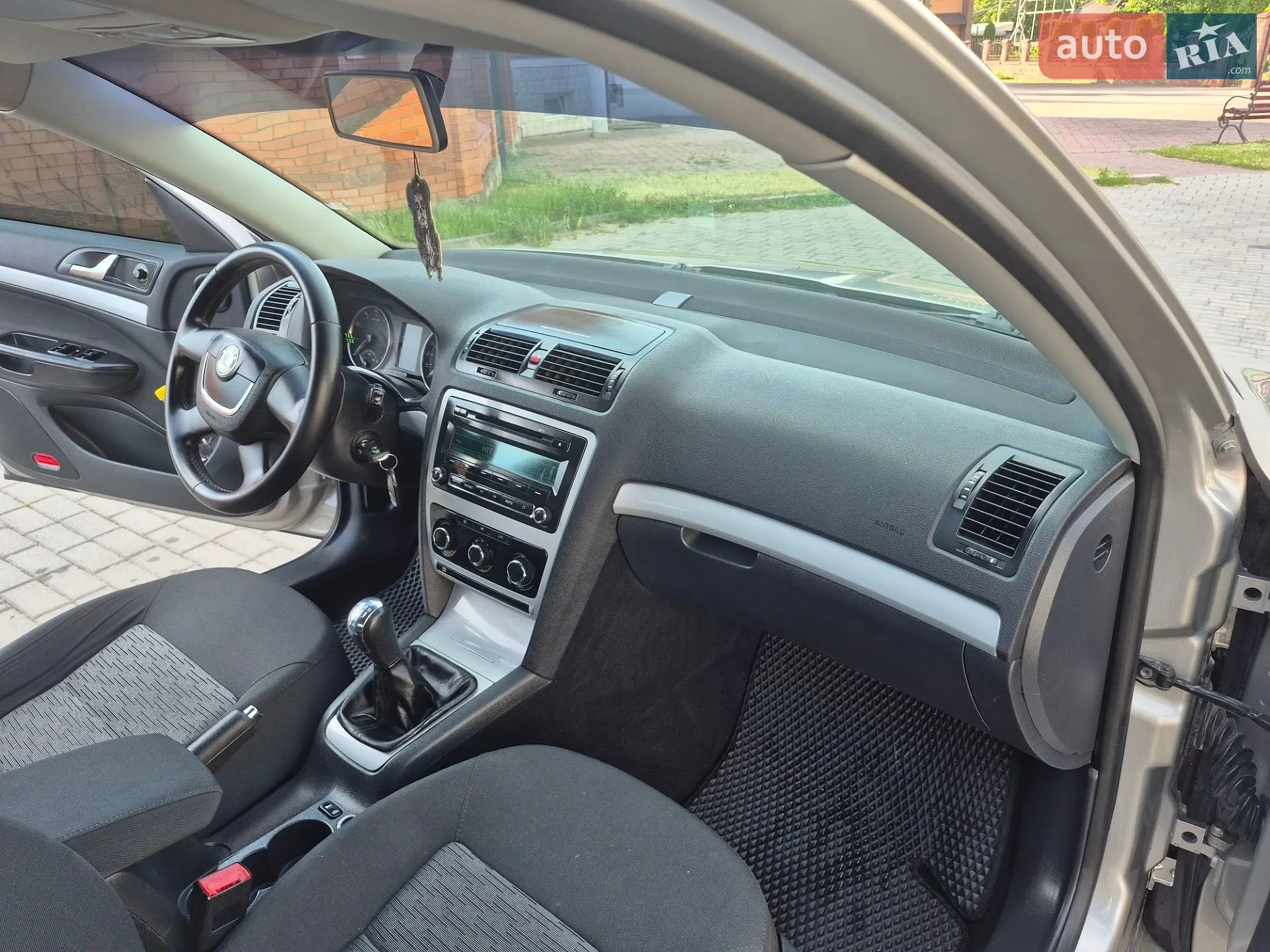 2010 Skoda Octavia - мініатюра 26