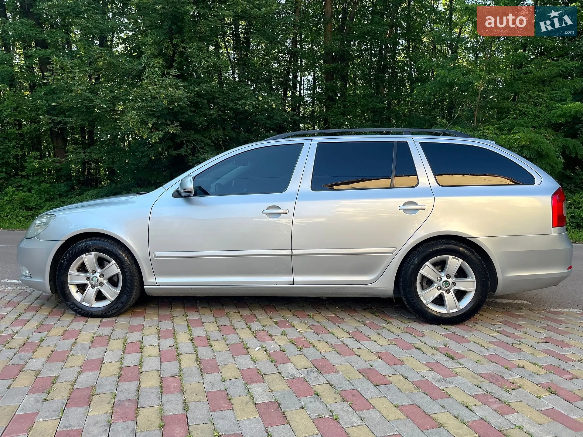 2010 Skoda Octavia - мініатюра 2