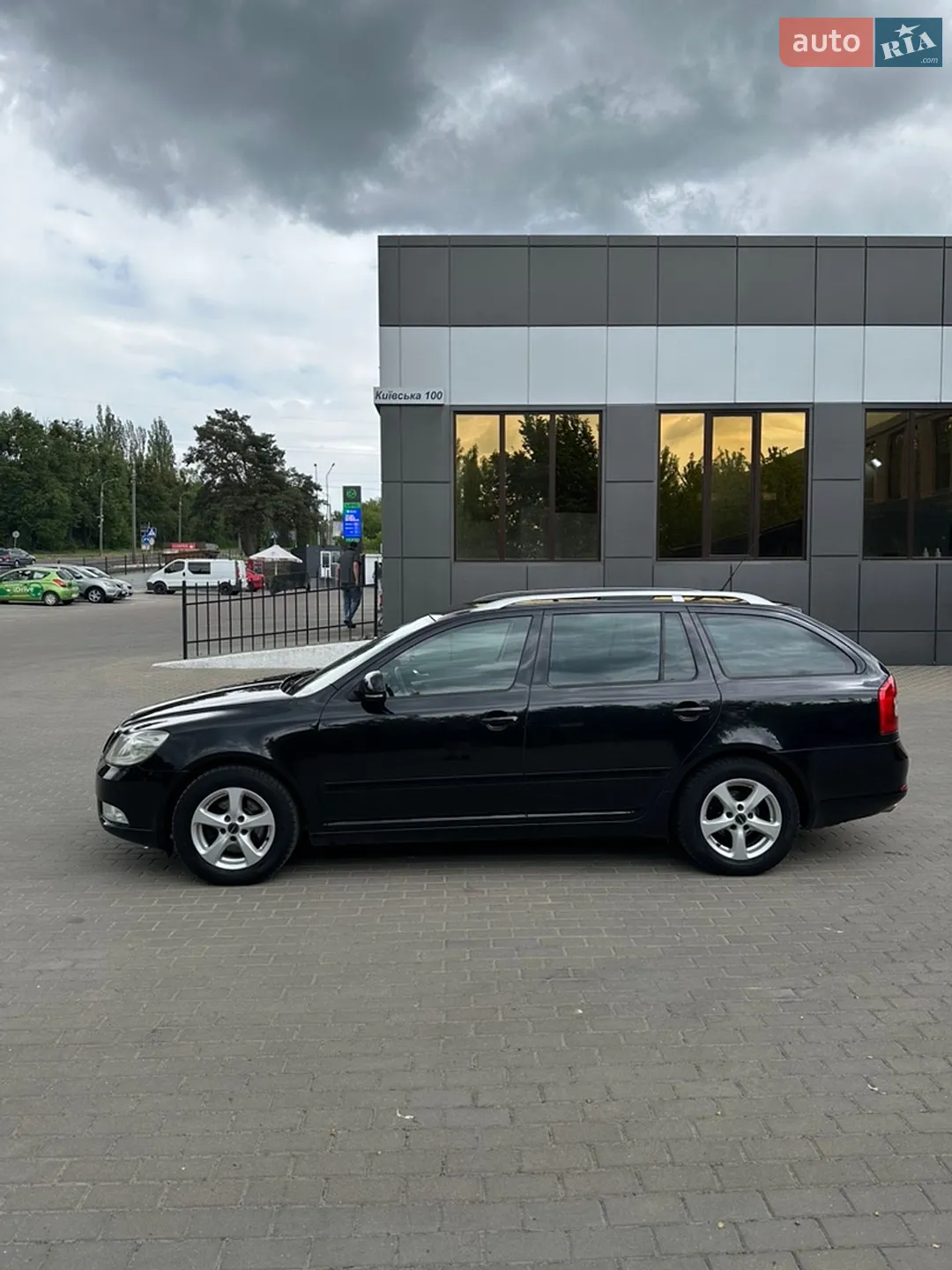 2010 Skoda Octavia - мініатюра 2