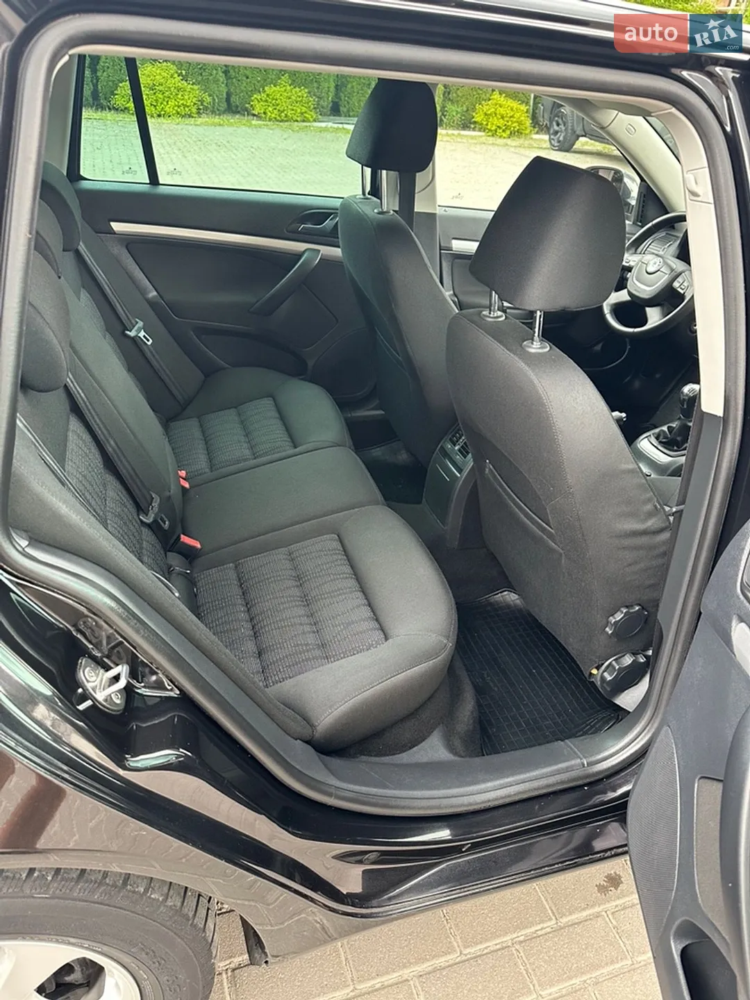 2010 Skoda Octavia - мініатюра 13