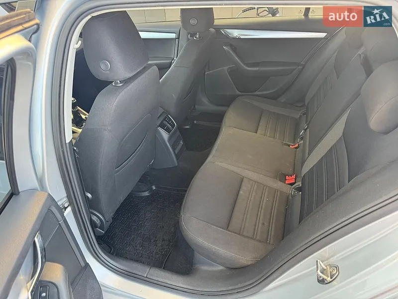 Skoda Octavia 2018 VIN TMBJG7NE2J0341060 фото оголошення 10 з 38
