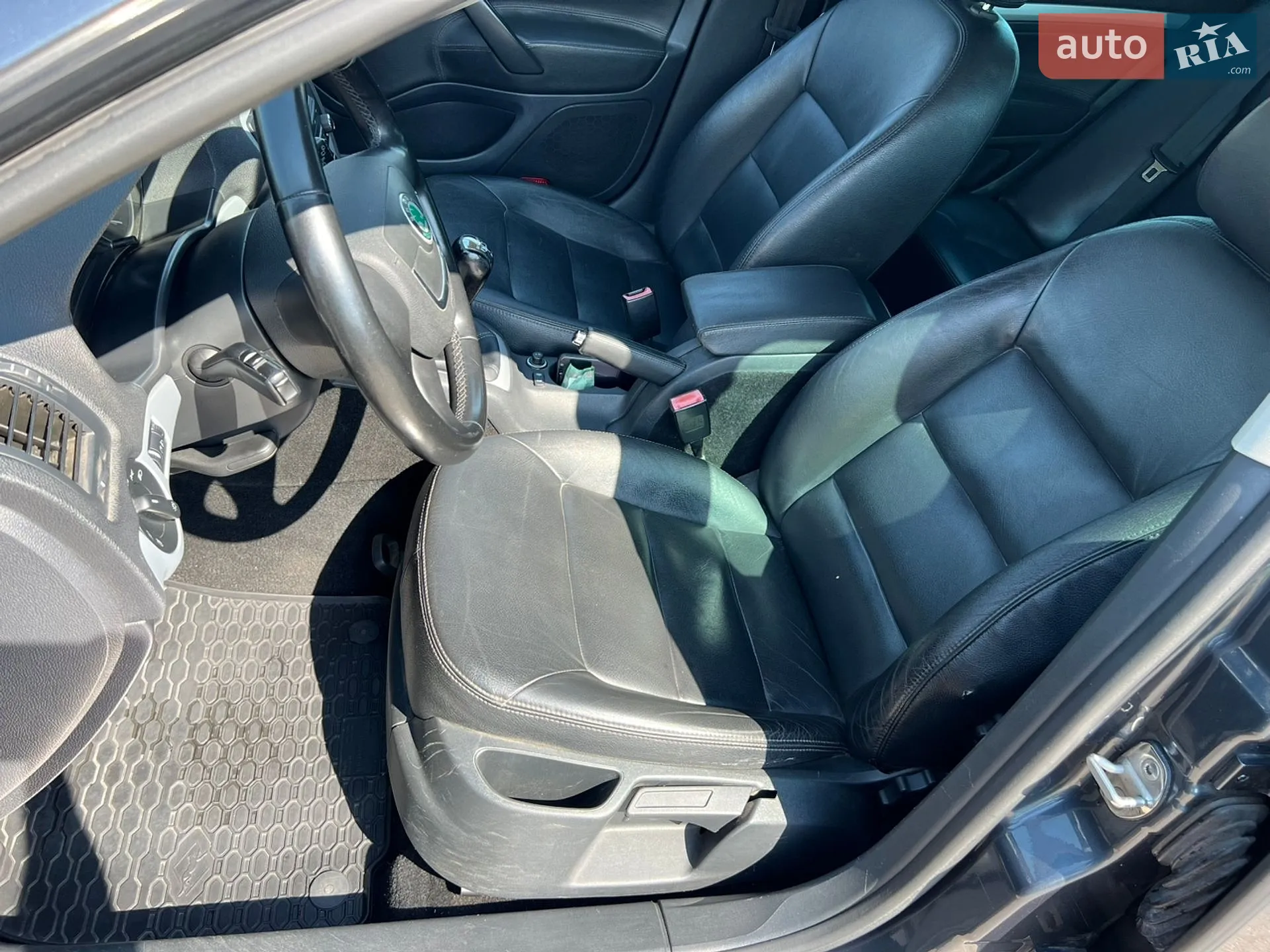 2010 Skoda Octavia - мініатюра 13