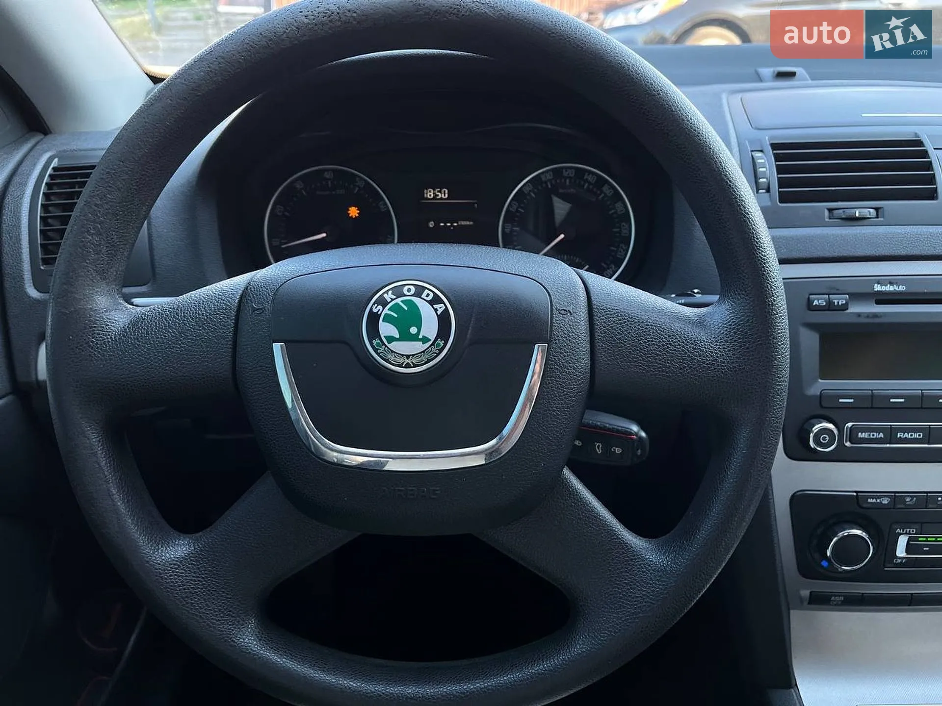 2010 Skoda Octavia - мініатюра 15