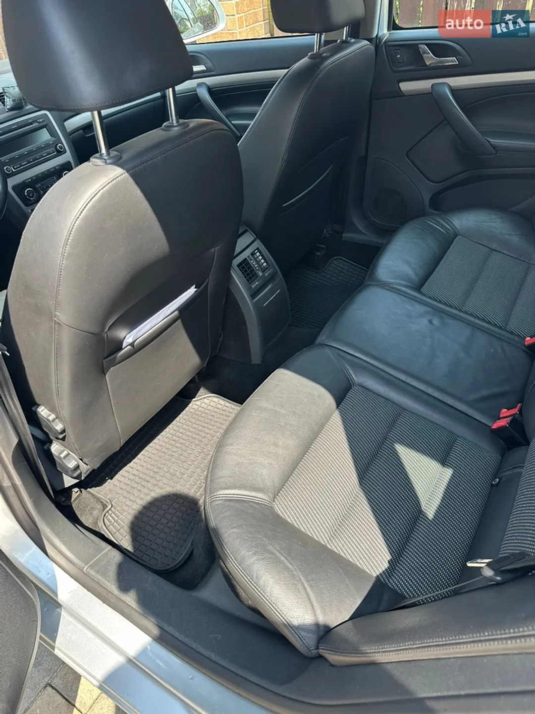 2010 Skoda Octavia - мініатюра 12