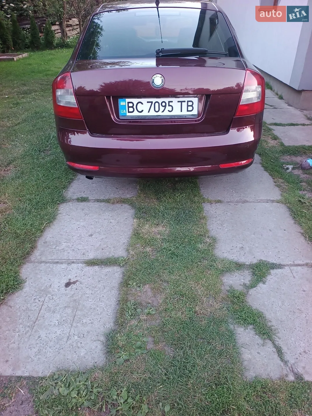2010 Skoda Octavia - мініатюра 12