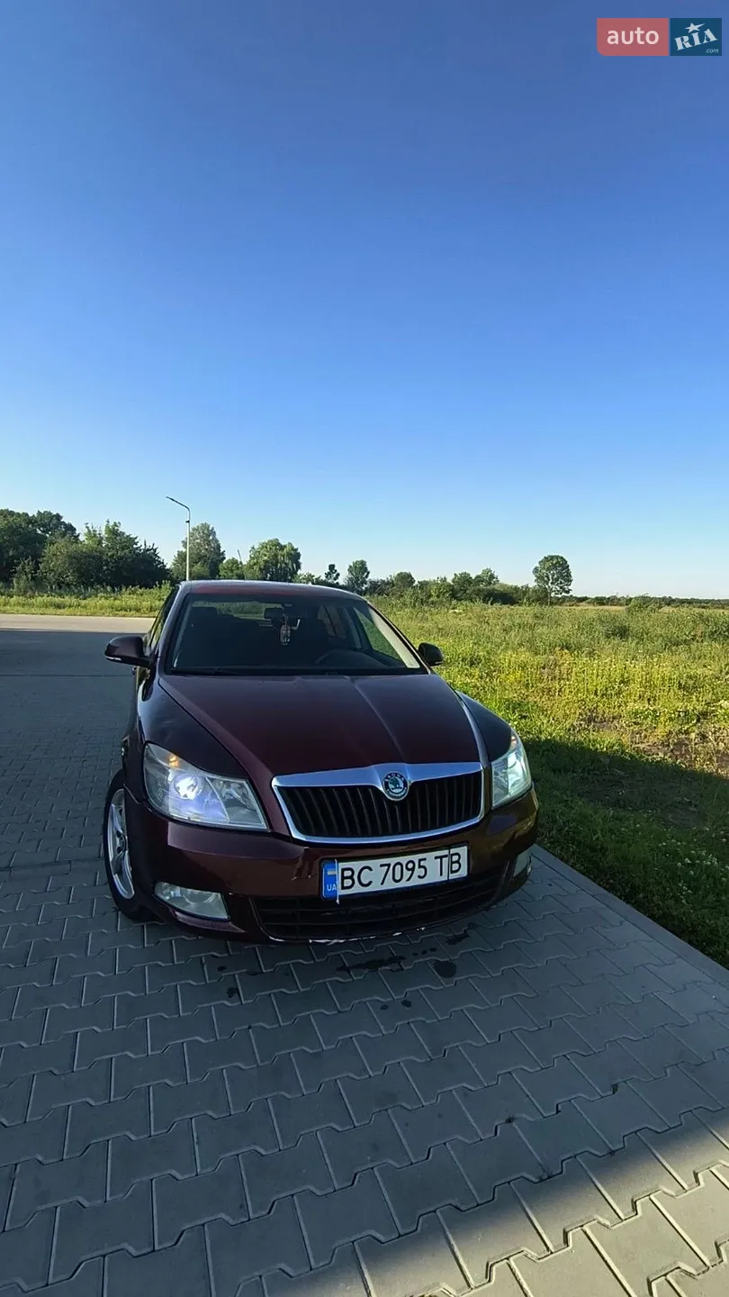 2010 Skoda Octavia - фото 1