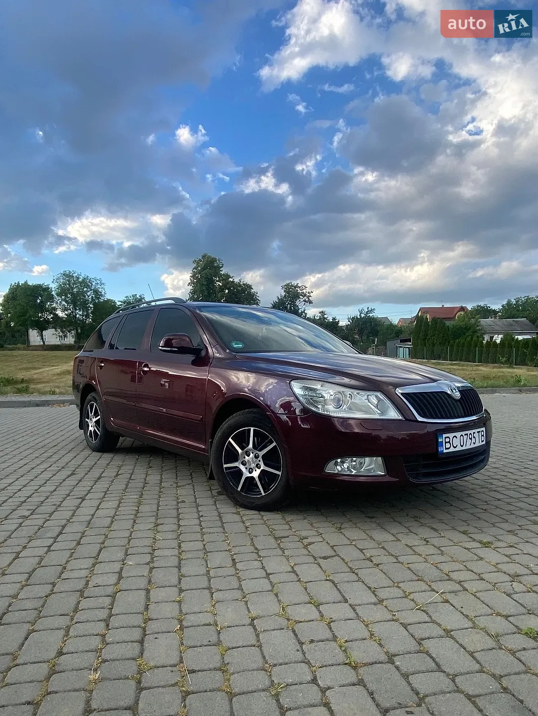 2010 Skoda Octavia - мініатюра 2