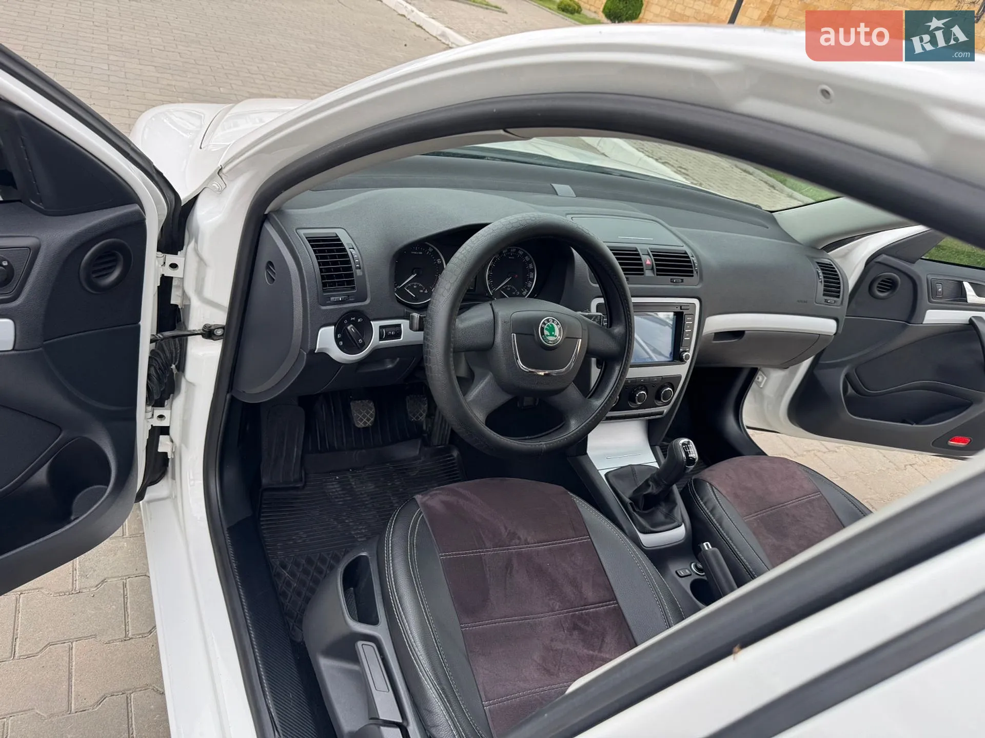 2011 Skoda Octavia - мініатюра 11