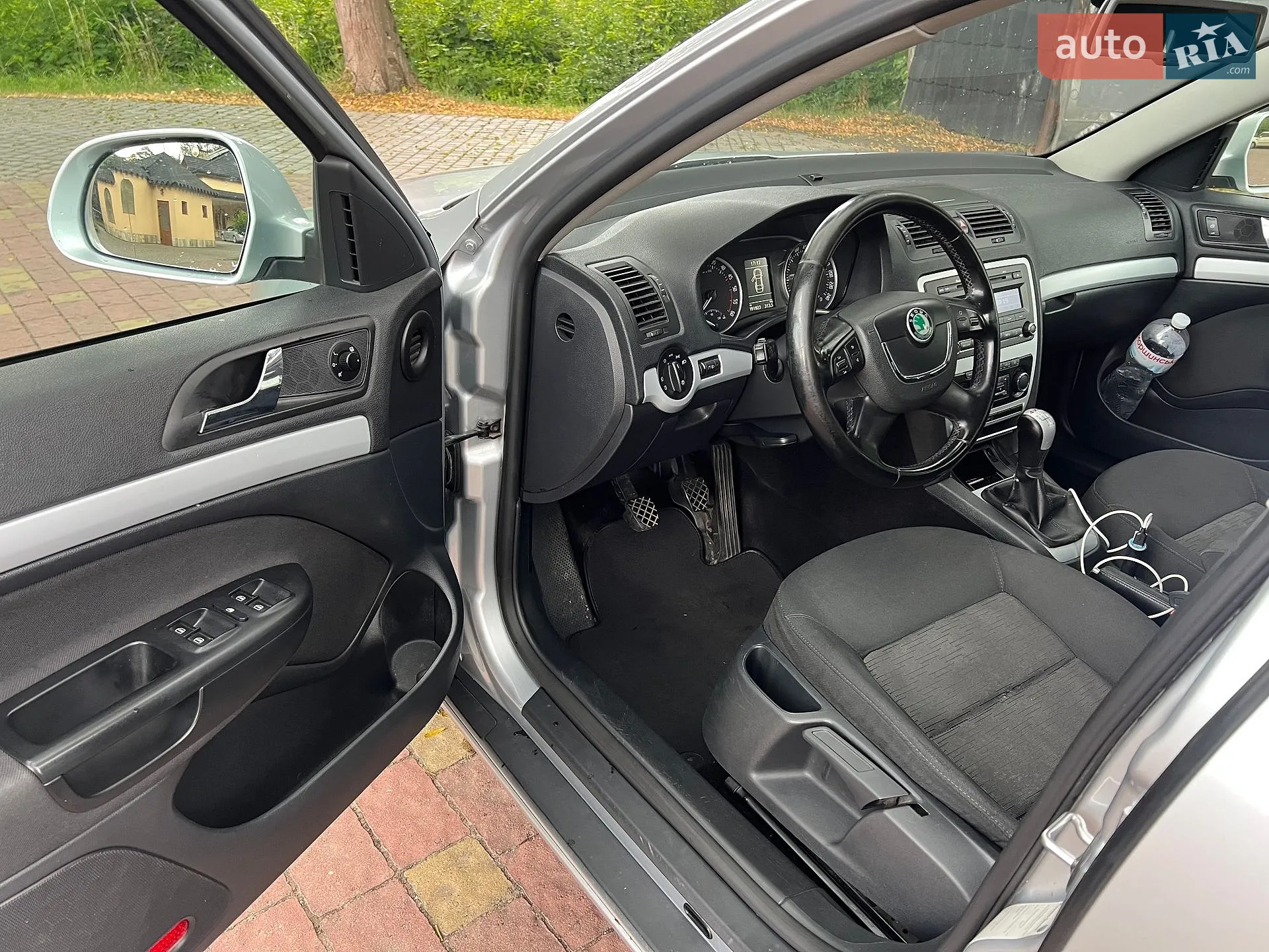 2010 Skoda Octavia - мініатюра 8