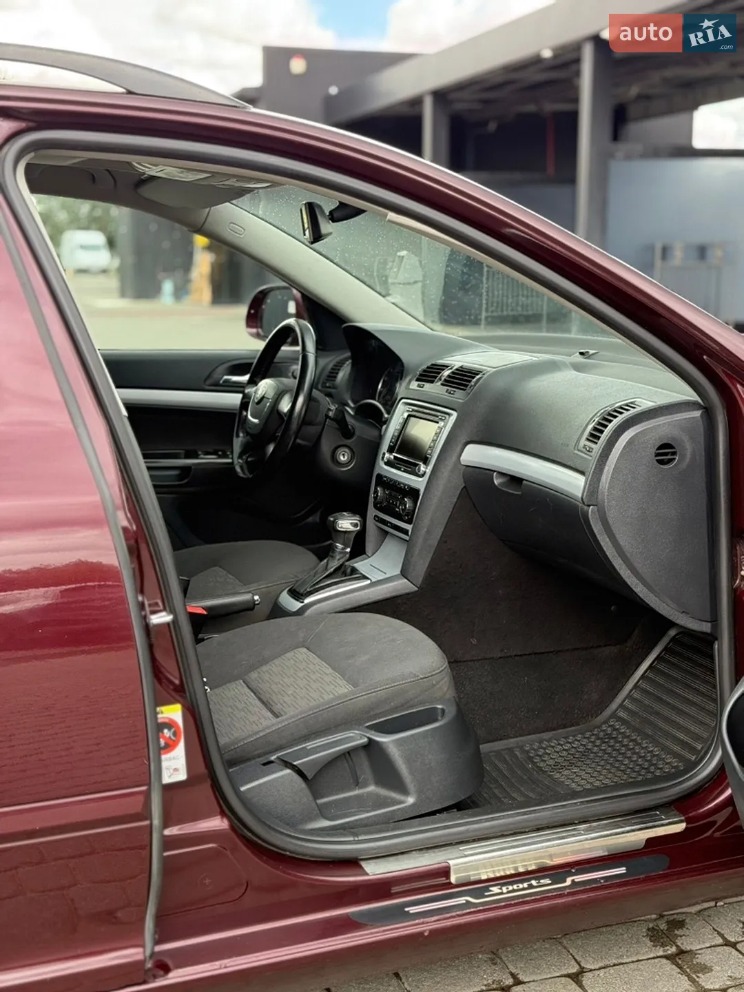 2010 Skoda Octavia - мініатюра 15