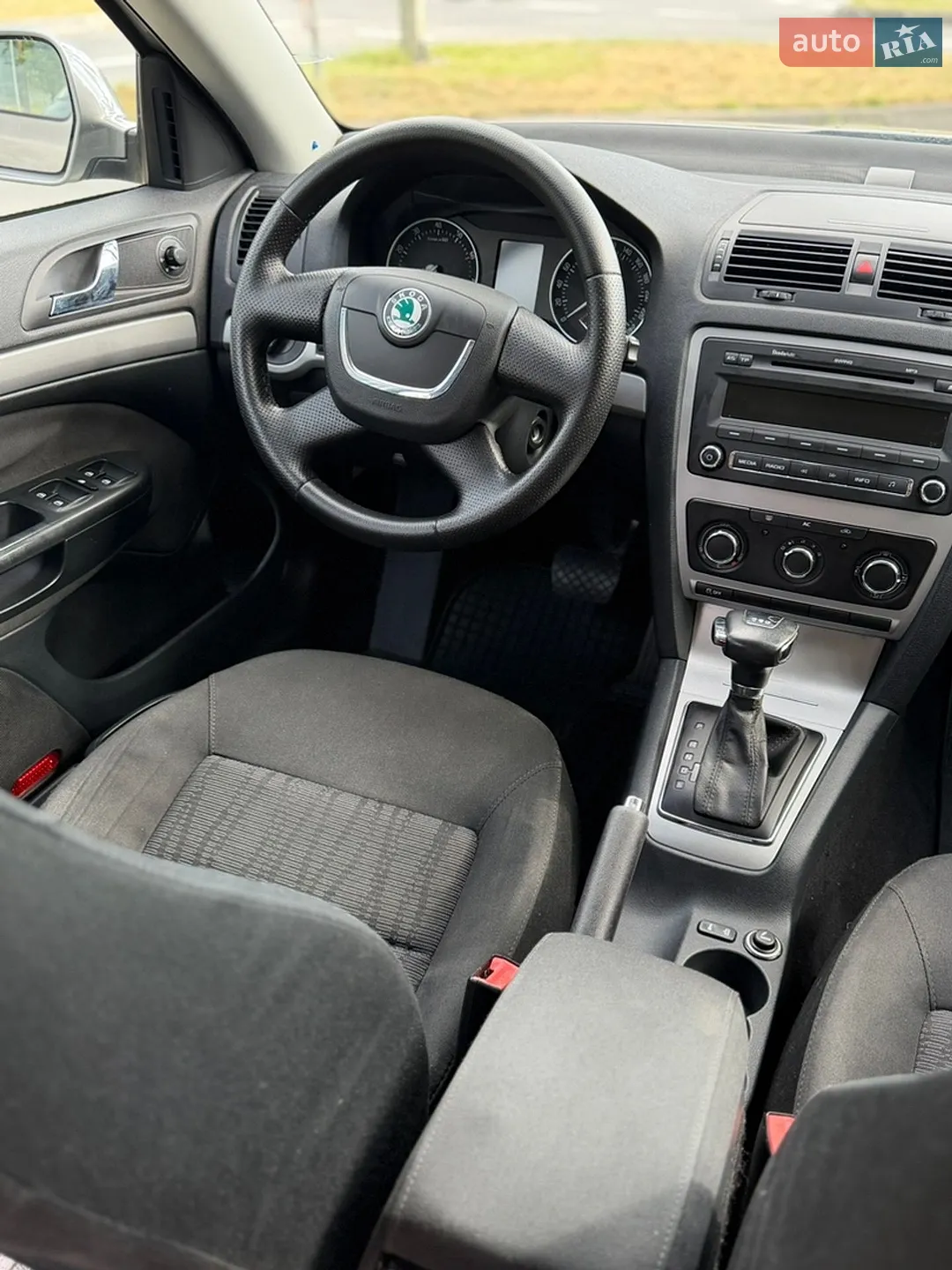 2010 Skoda Octavia - мініатюра 12