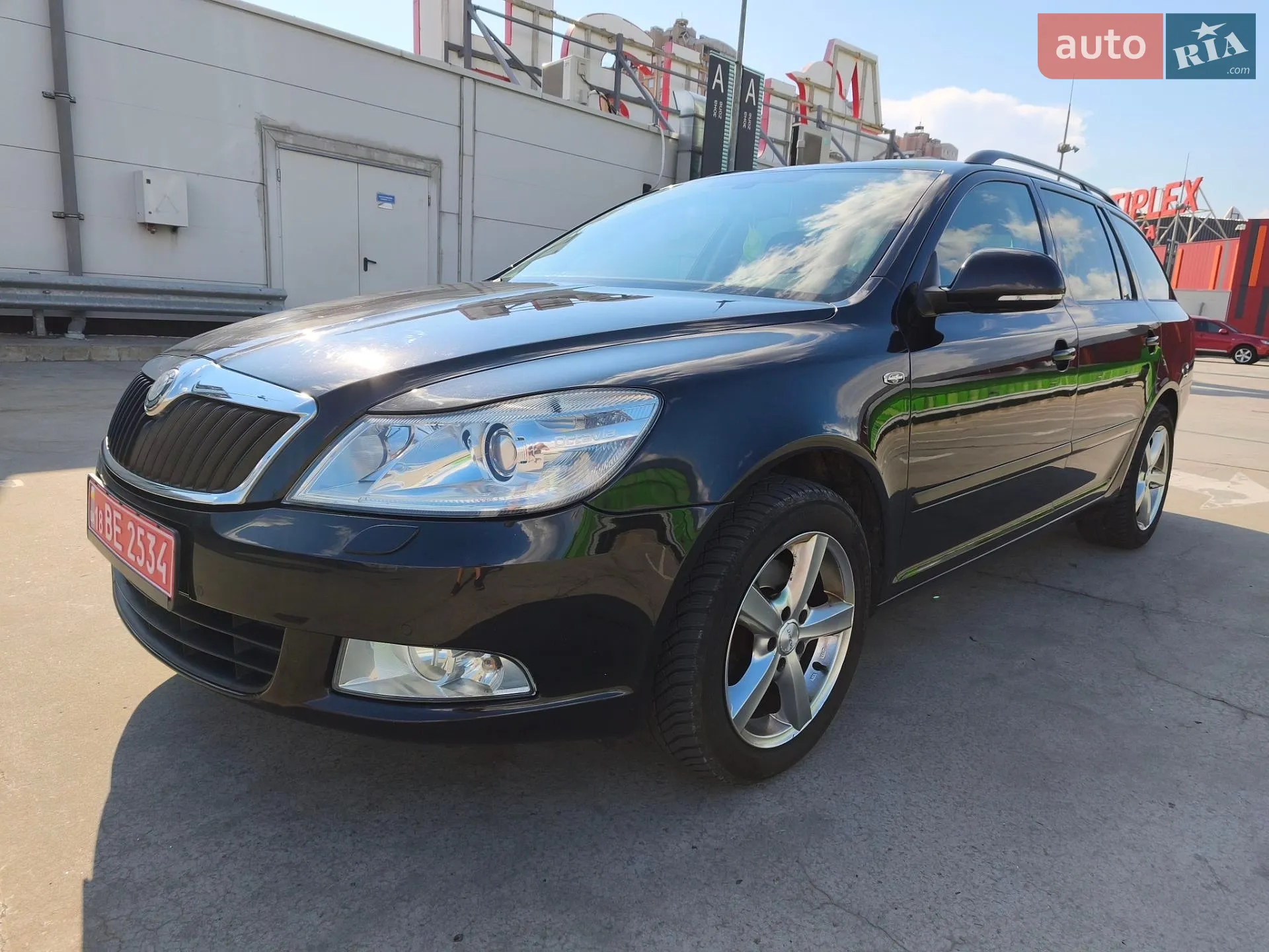 2010 Skoda Octavia - мініатюра 2