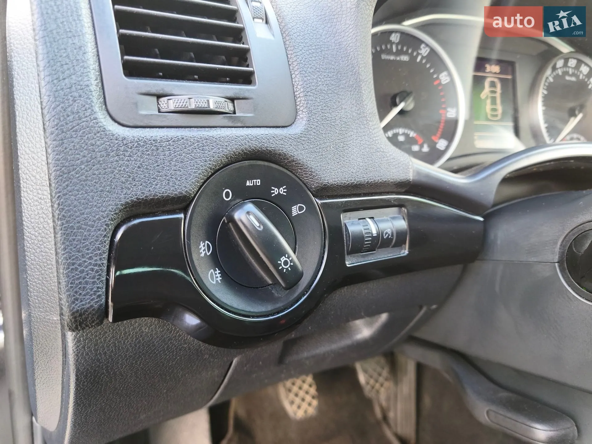 2010 Skoda Octavia - мініатюра 23