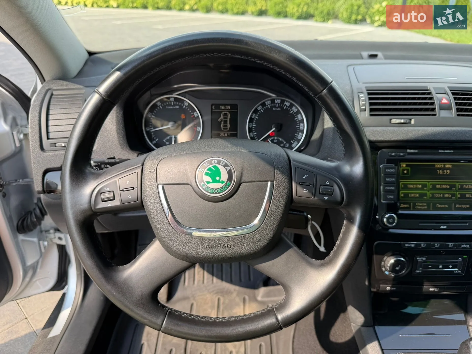 2010 Skoda Octavia - мініатюра 35