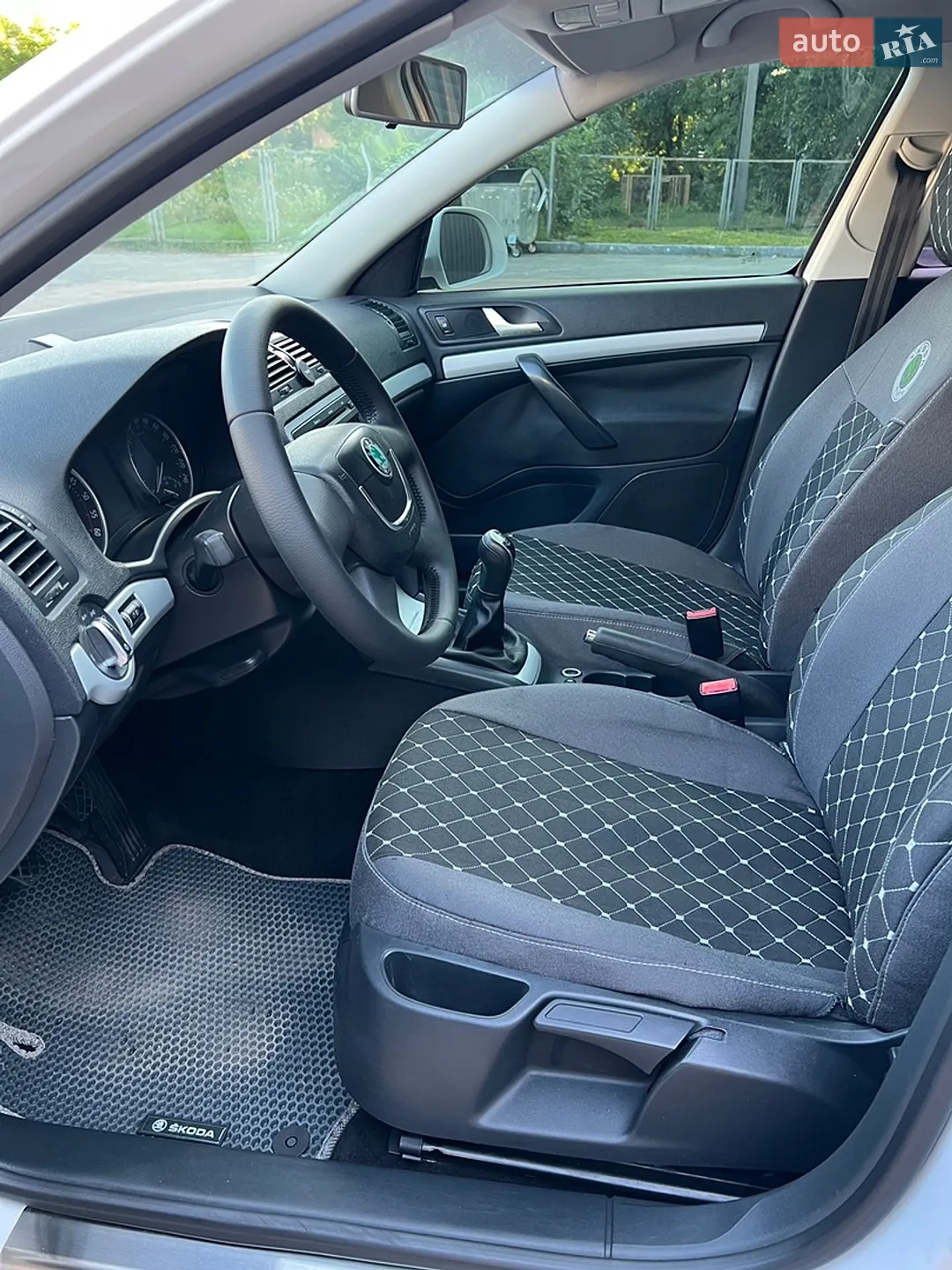 2010 Skoda Octavia - мініатюра 14