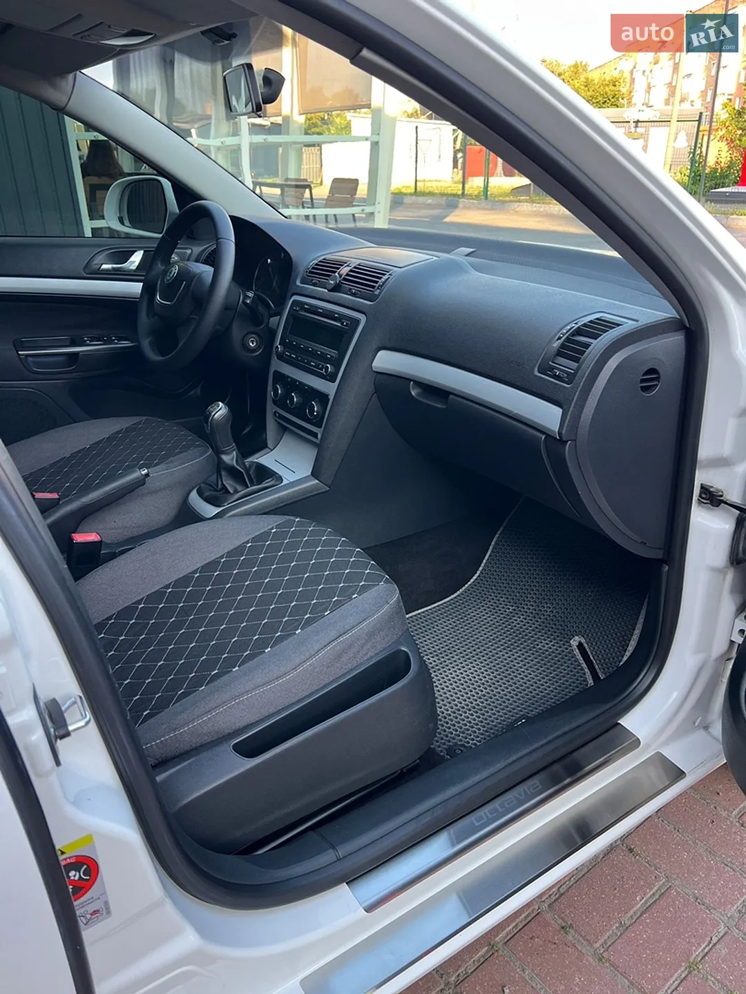 2010 Skoda Octavia - мініатюра 18