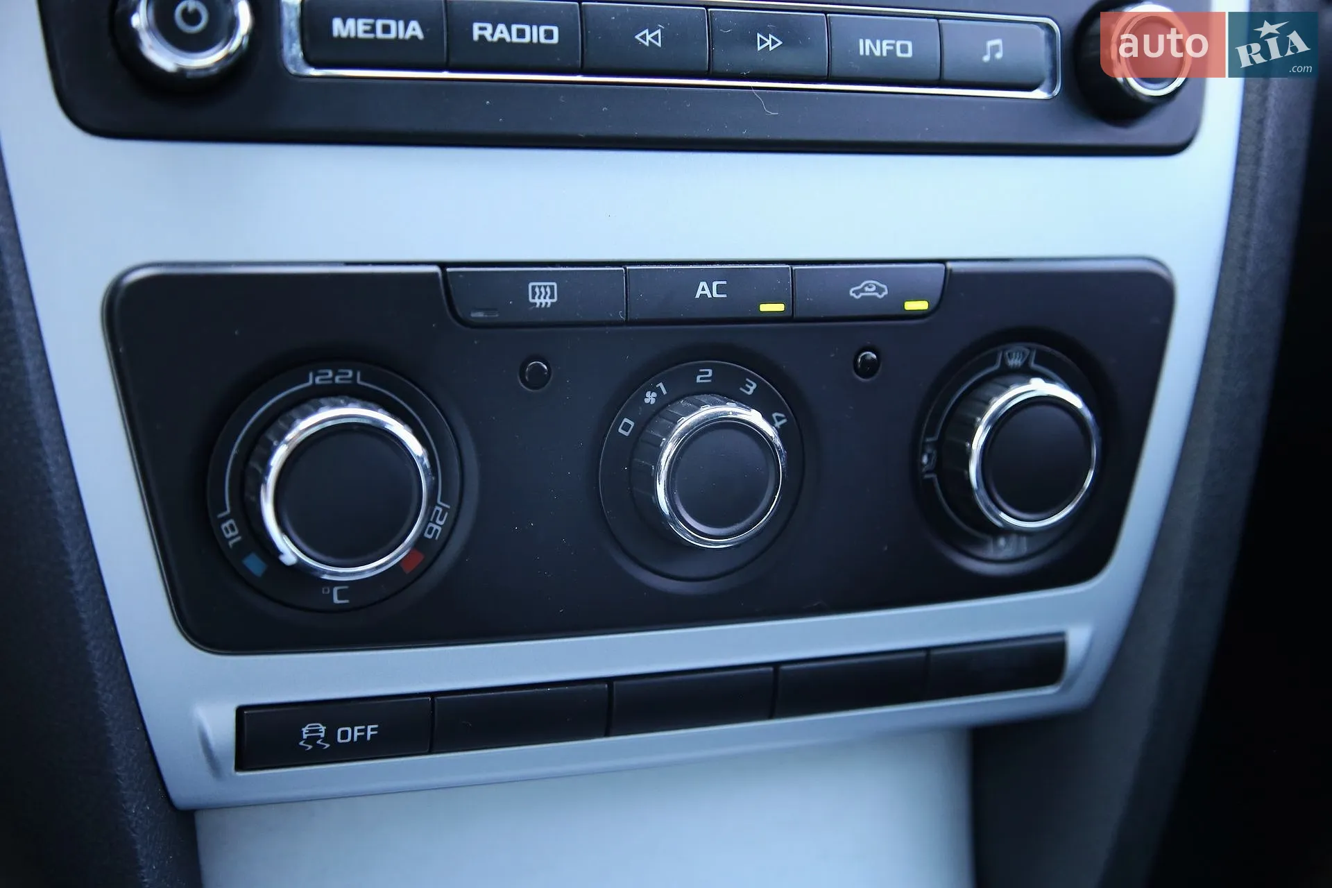 2010 Skoda Octavia - мініатюра 17