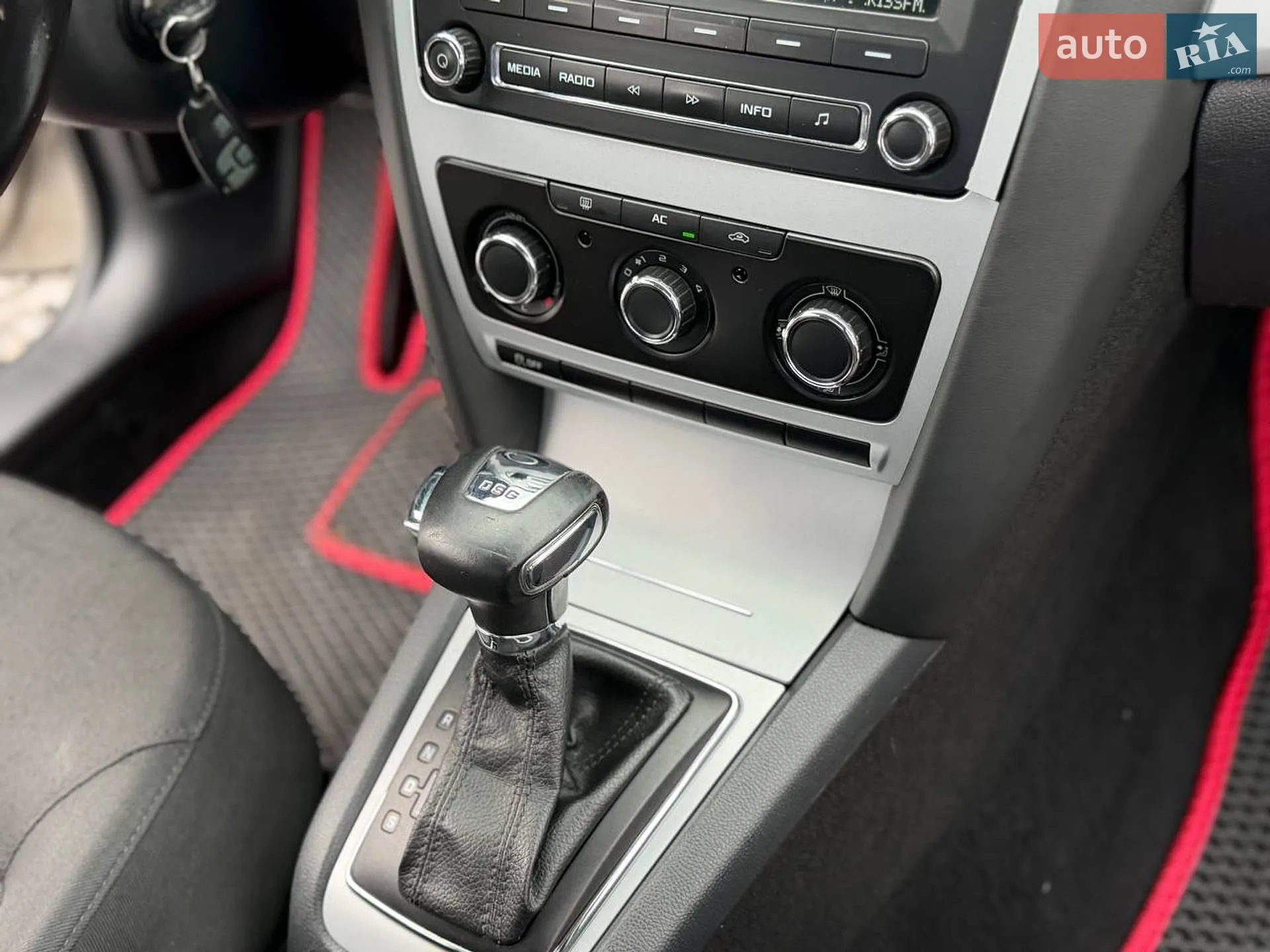 2010 Skoda Octavia - мініатюра 8