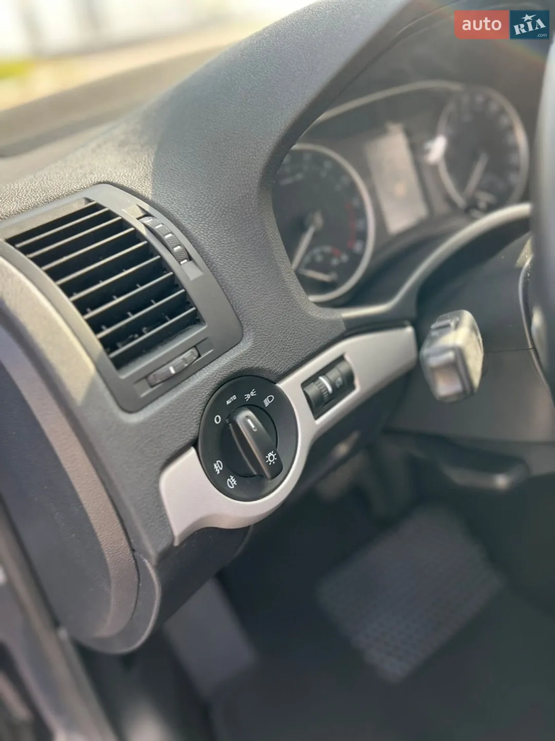 2011 Skoda Octavia - мініатюра 46
