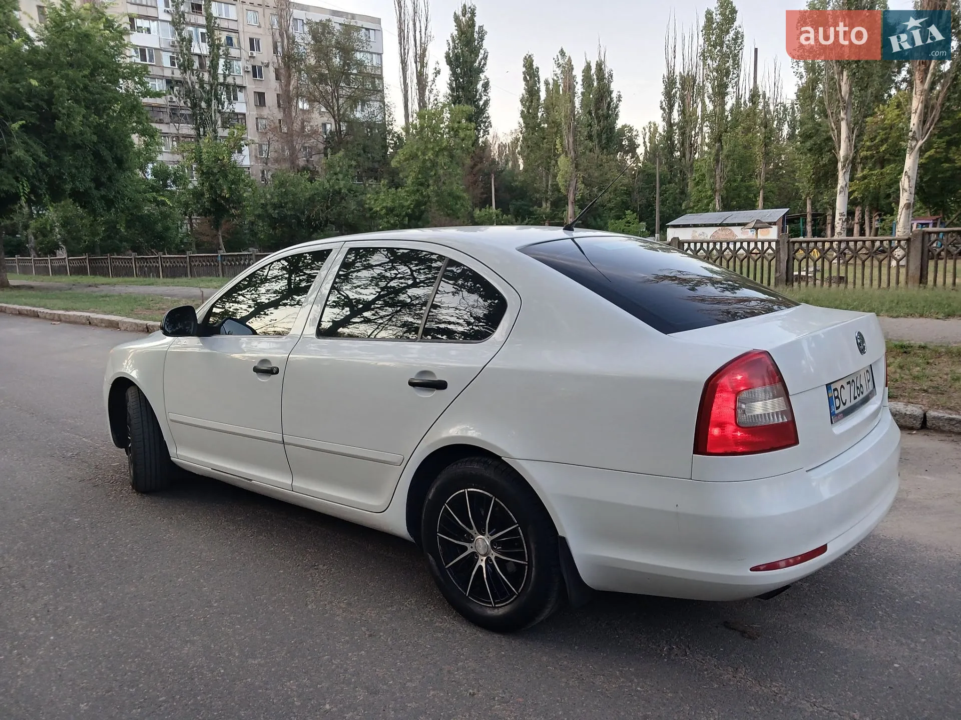 2010 Skoda Octavia - мініатюра 2