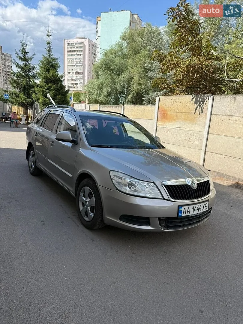 2010 Skoda Octavia - мініатюра 2