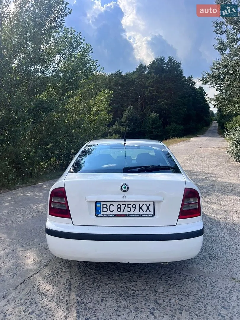 2010 Skoda Octavia - мініатюра 8