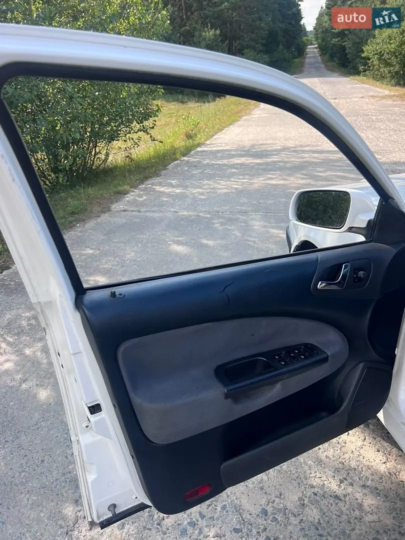 2010 Skoda Octavia - мініатюра 17