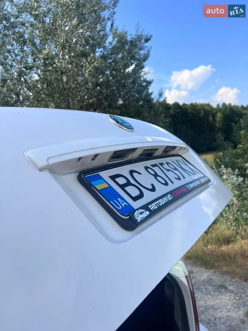 2010 Skoda Octavia - мініатюра 21