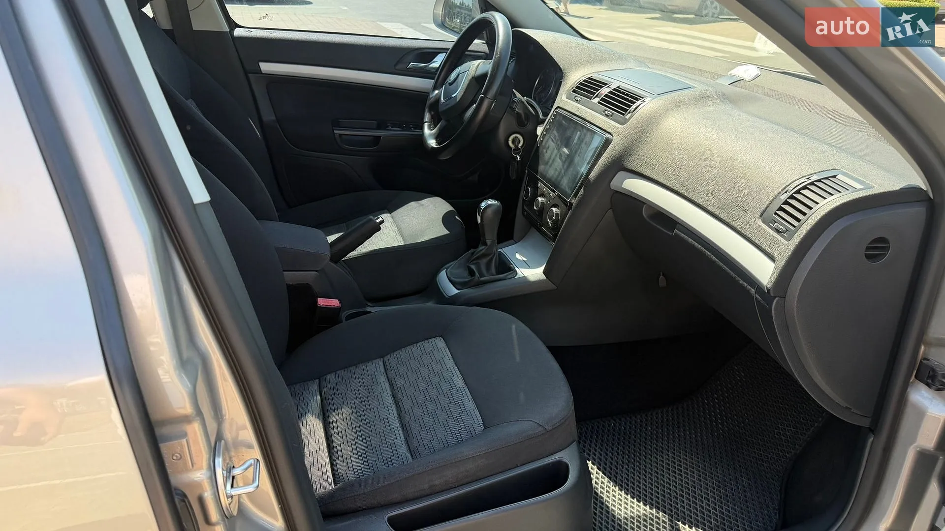 2010 Skoda Octavia - мініатюра 13