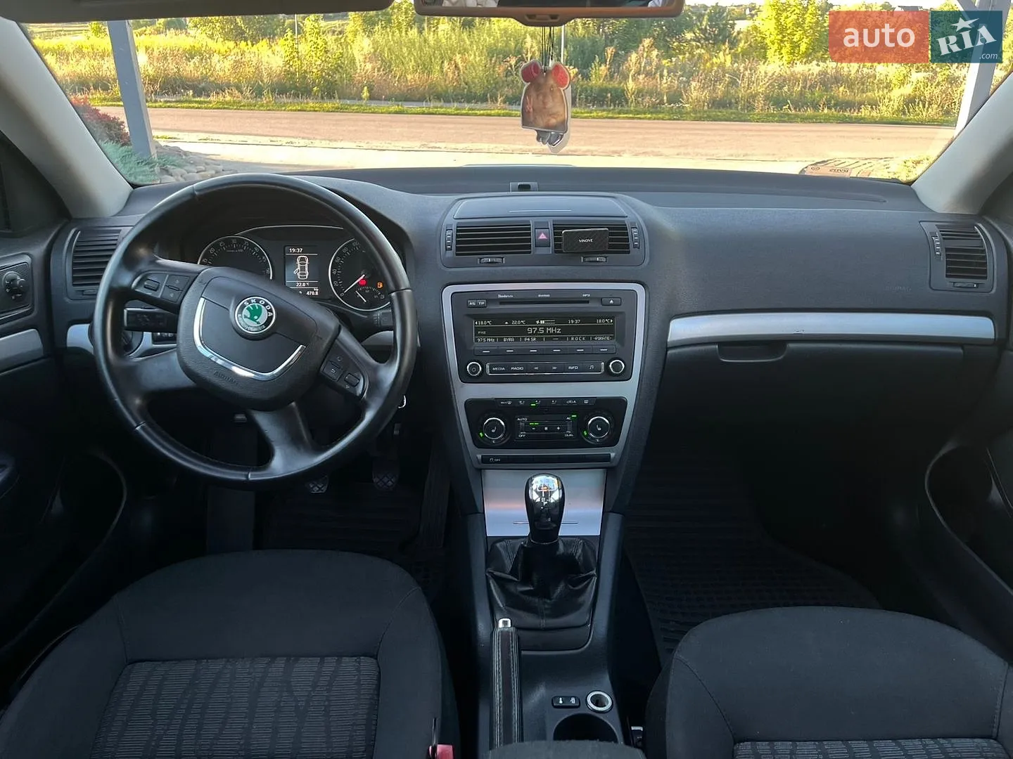2010 Skoda Octavia - мініатюра 12