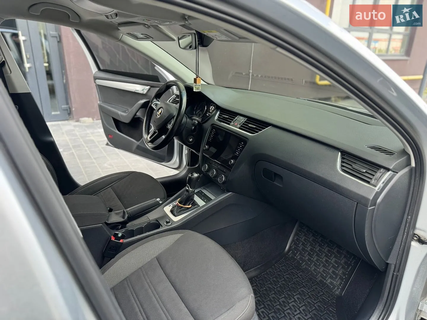 2017 Skoda Octavia - мініатюра 25