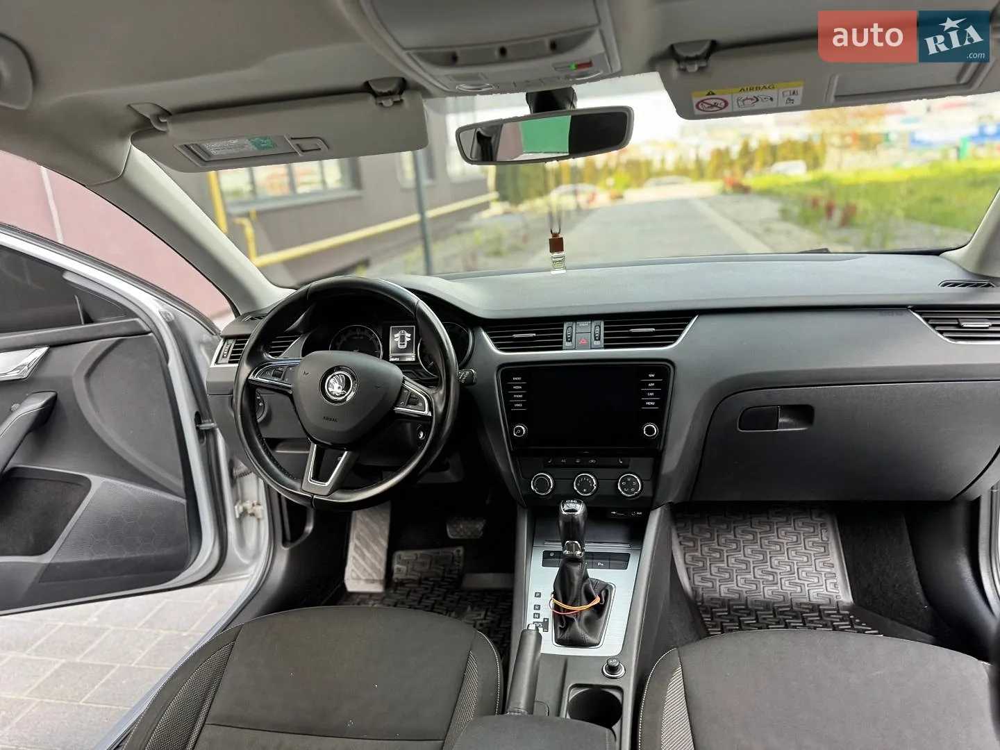 2017 Skoda Octavia - мініатюра 26
