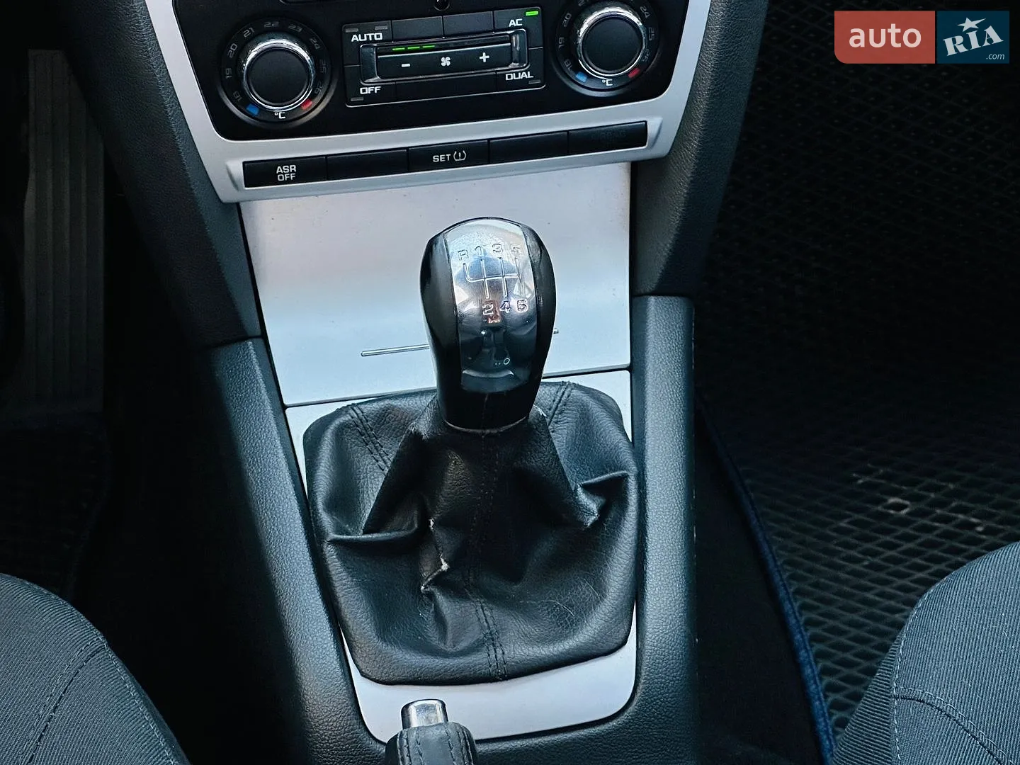 2010 Skoda Octavia - мініатюра 24