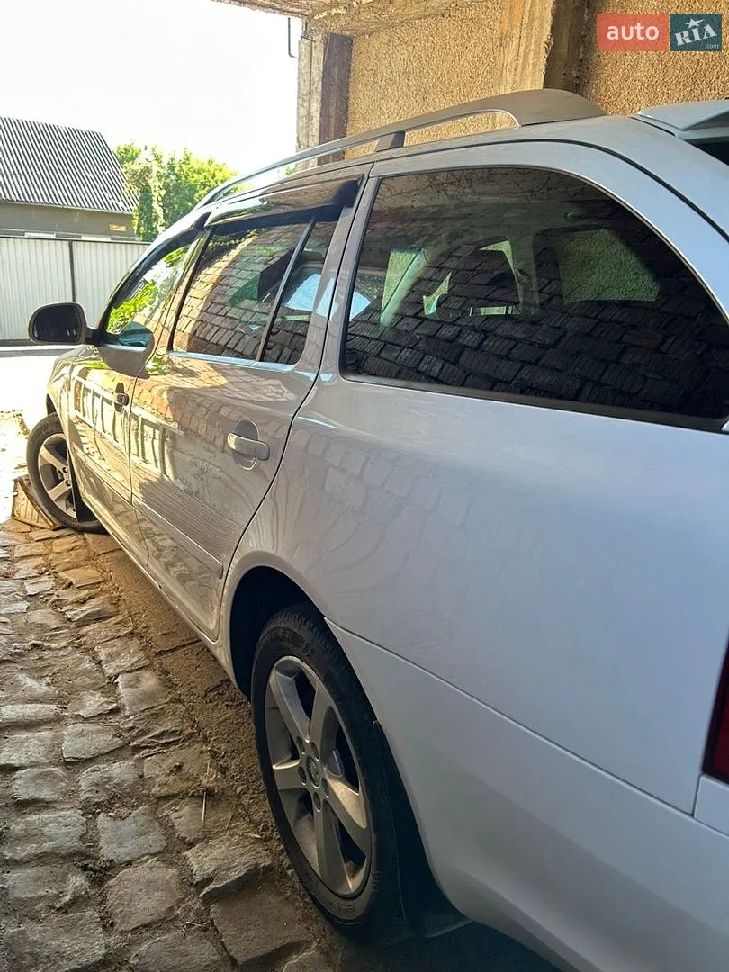 2011 Skoda Octavia - мініатюра 12
