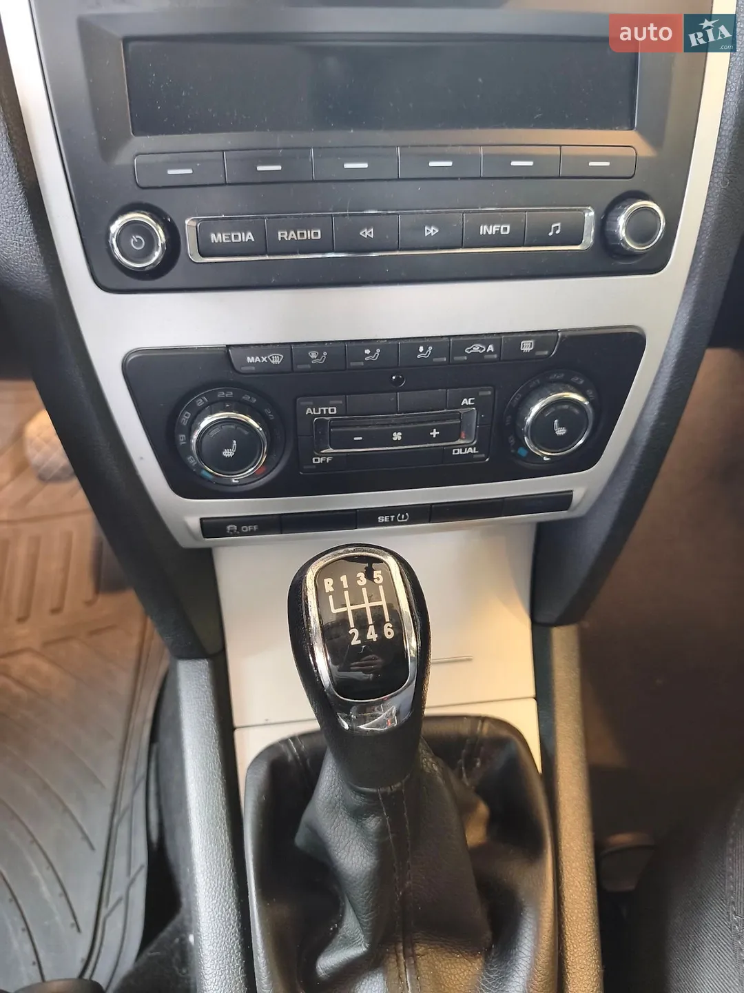2010 Skoda Octavia - мініатюра 4