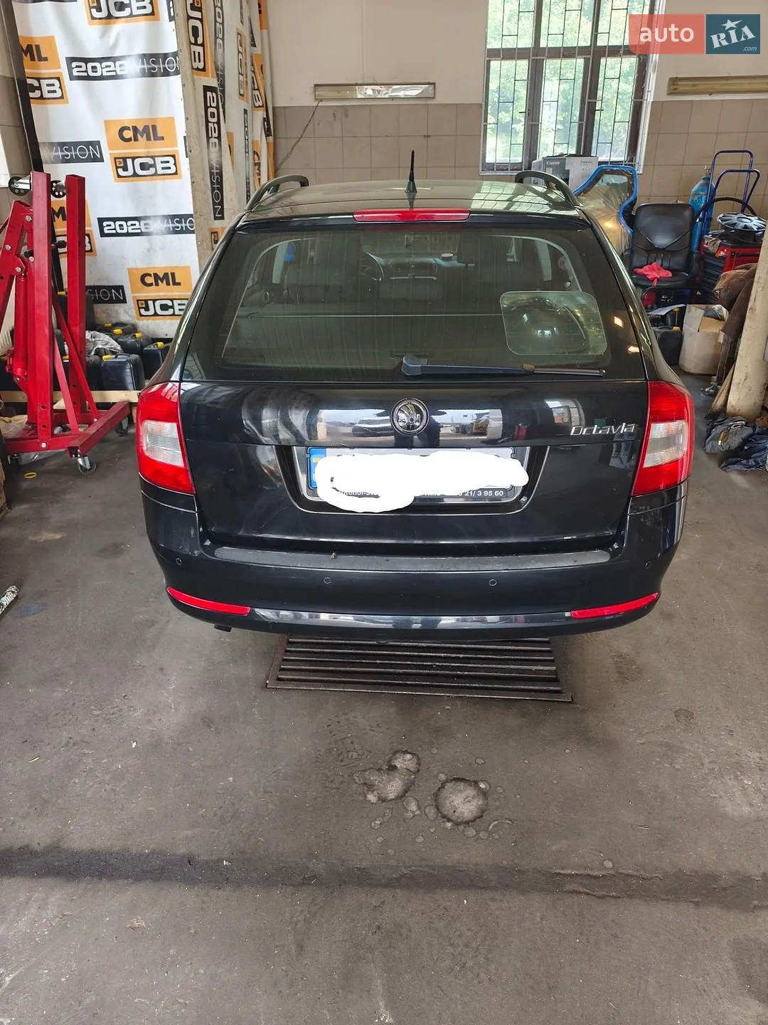 2010 Skoda Octavia - мініатюра 2