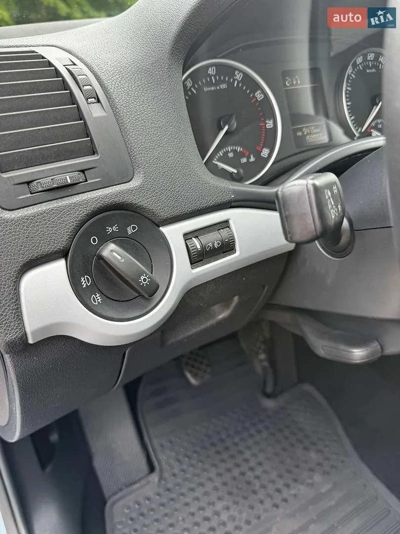 2010 Skoda Octavia - мініатюра 12