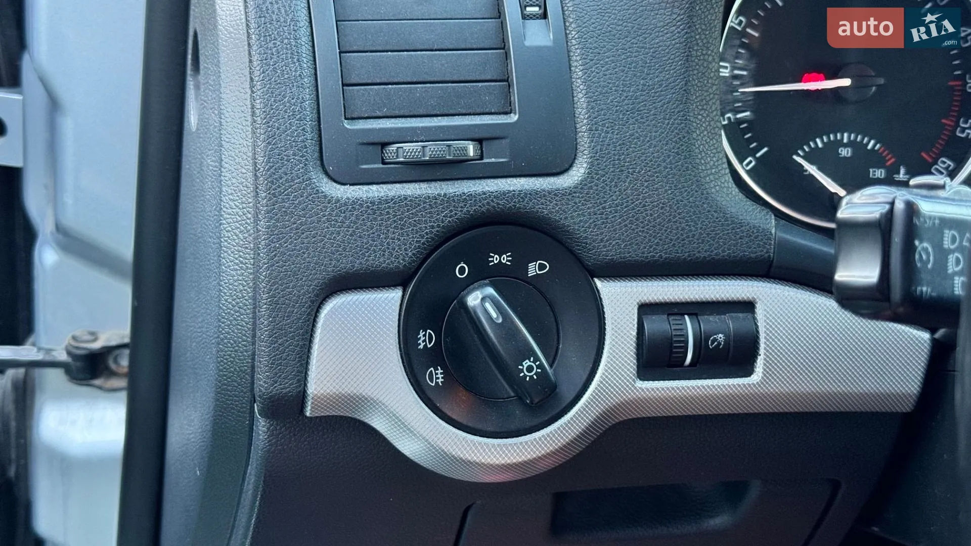2011 Skoda Octavia - мініатюра 13