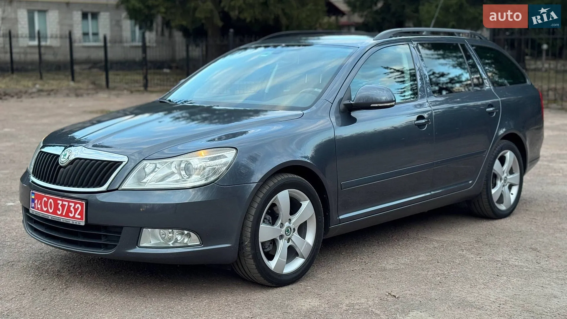 2010 Skoda Octavia - мініатюра 2
