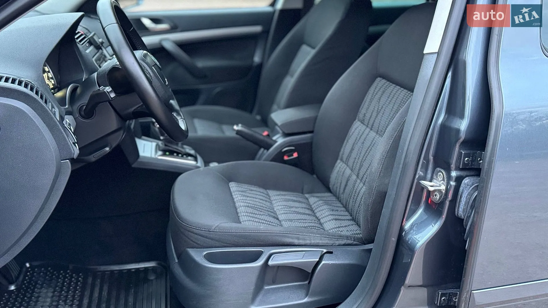 2010 Skoda Octavia - мініатюра 16