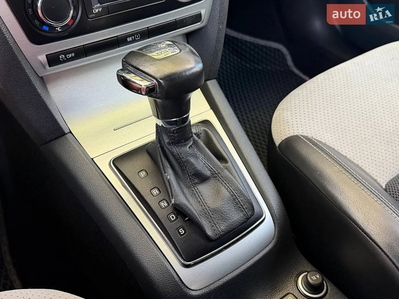 2010 Skoda Octavia - мініатюра 57