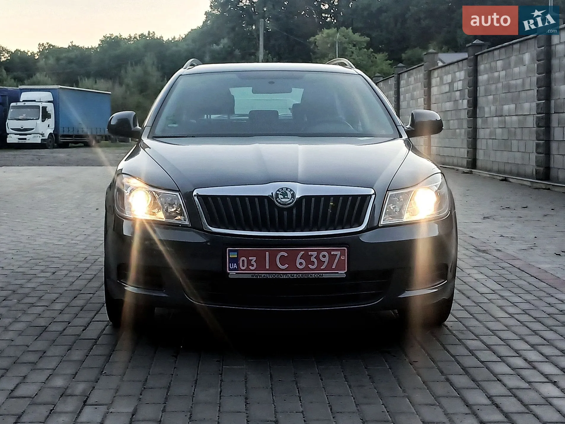 2010 Skoda Octavia - мініатюра 2