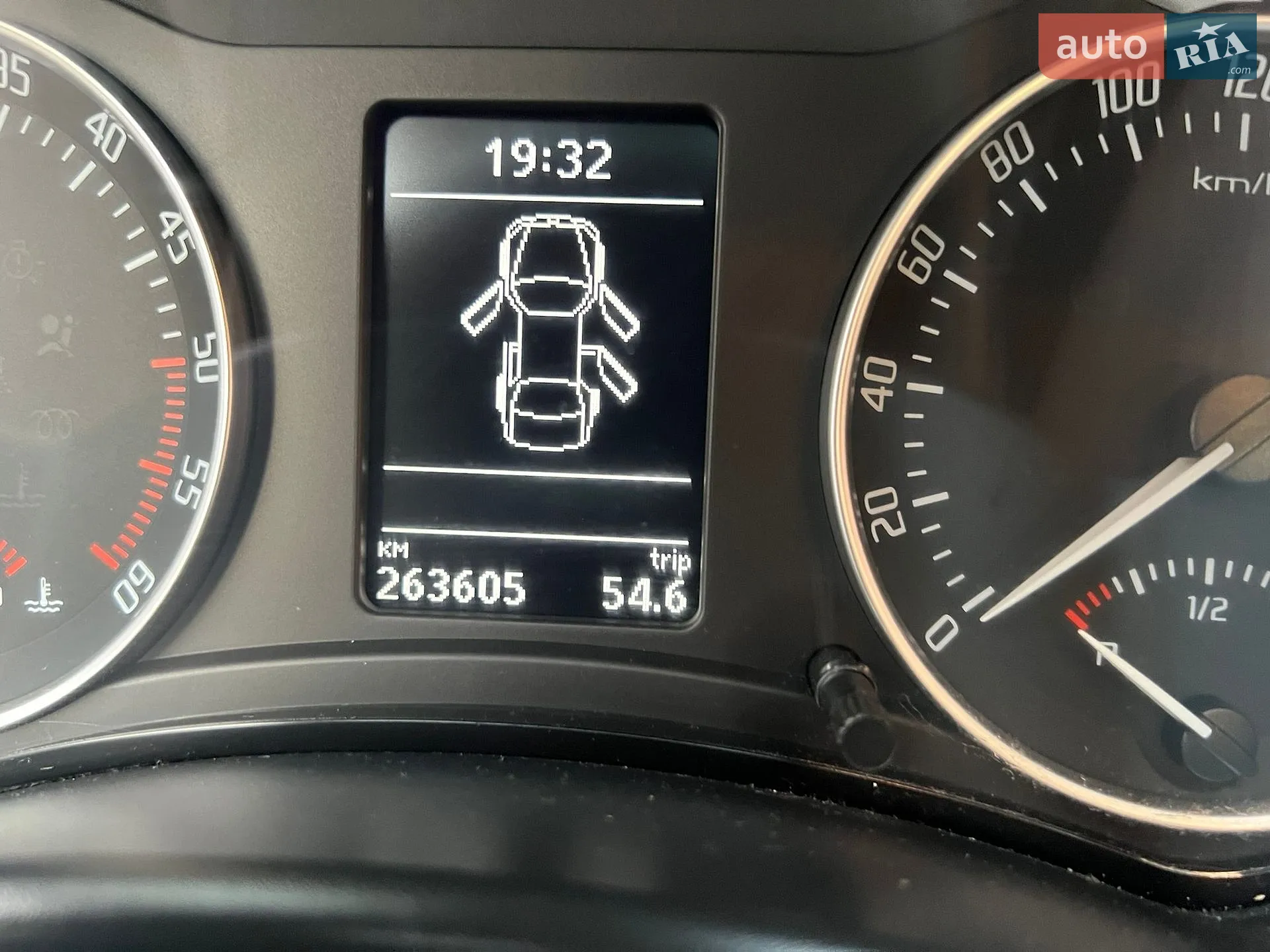 2010 Skoda Octavia - мініатюра 14