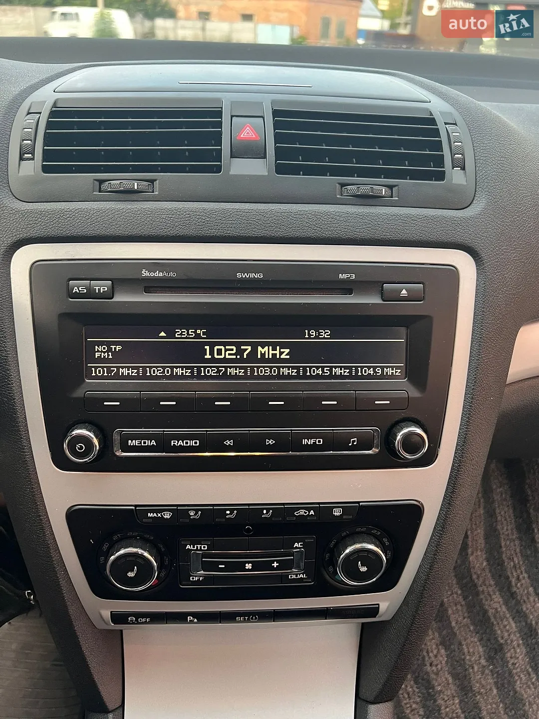 2010 Skoda Octavia - мініатюра 15
