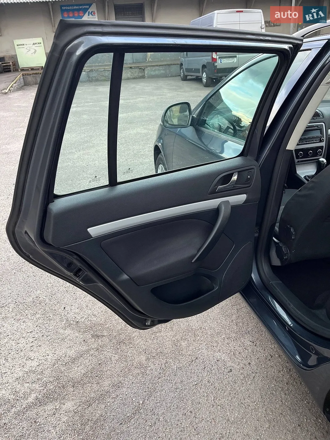 2010 Skoda Octavia - мініатюра 38